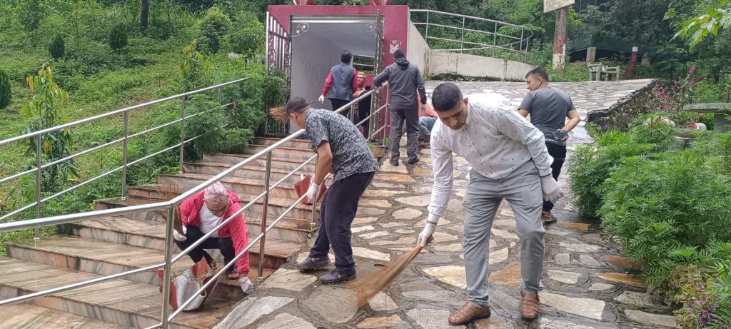 विश्व पर्यटन दिवसको अवसरमा सहिद स्मृति पार्क सरसफाई