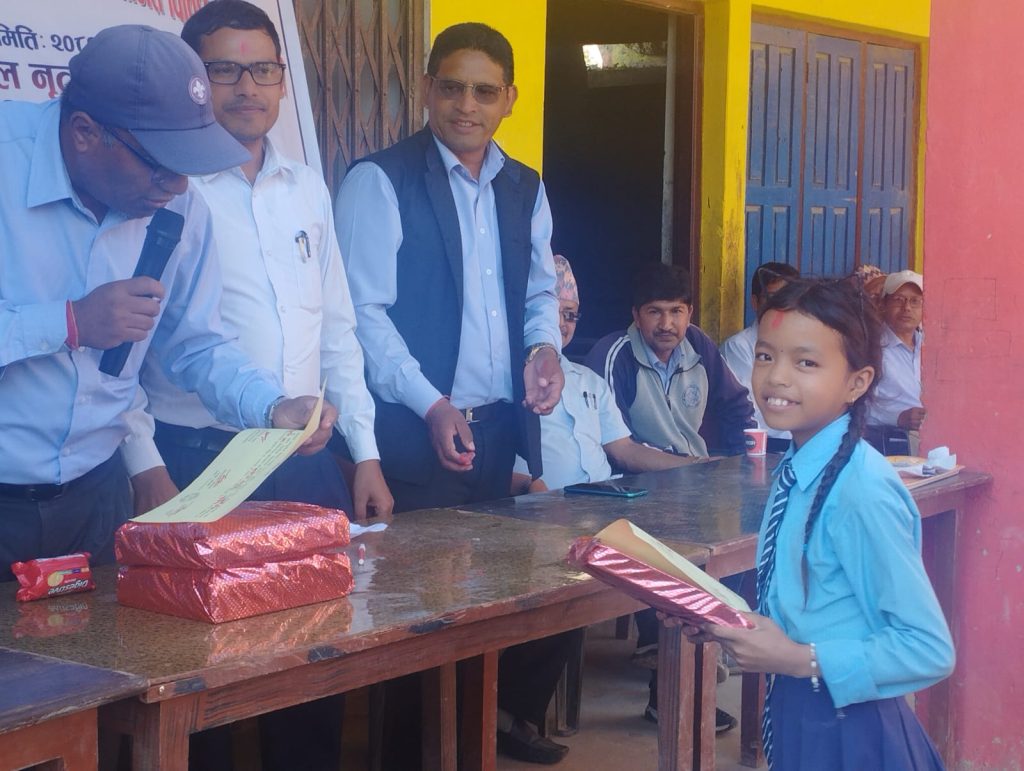 संविधान दिवसकाे अवसरमा महेन्द्र मा.वि.मा एकल नृत्य प्रतियाेगिता सम्पन्न