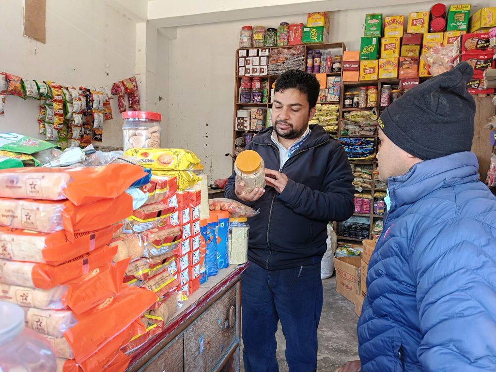 सदरमुकाम खलंगामा बजार अनुगमन,व्यबसायमा खाद्य स्वच्छता र सरसफाई कायम गर्न निर्देशन