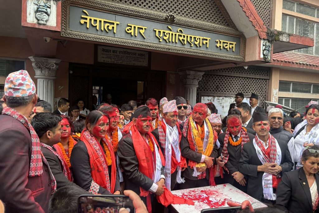 बार अध्यक्षमा फराकिलो मतान्तरका साथ प्रा डा मिश्र विजयी