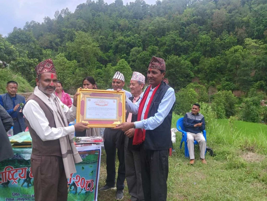 धान दिवशका अबसरमा उत्कृष्ट कृषकलाइ सम्मान