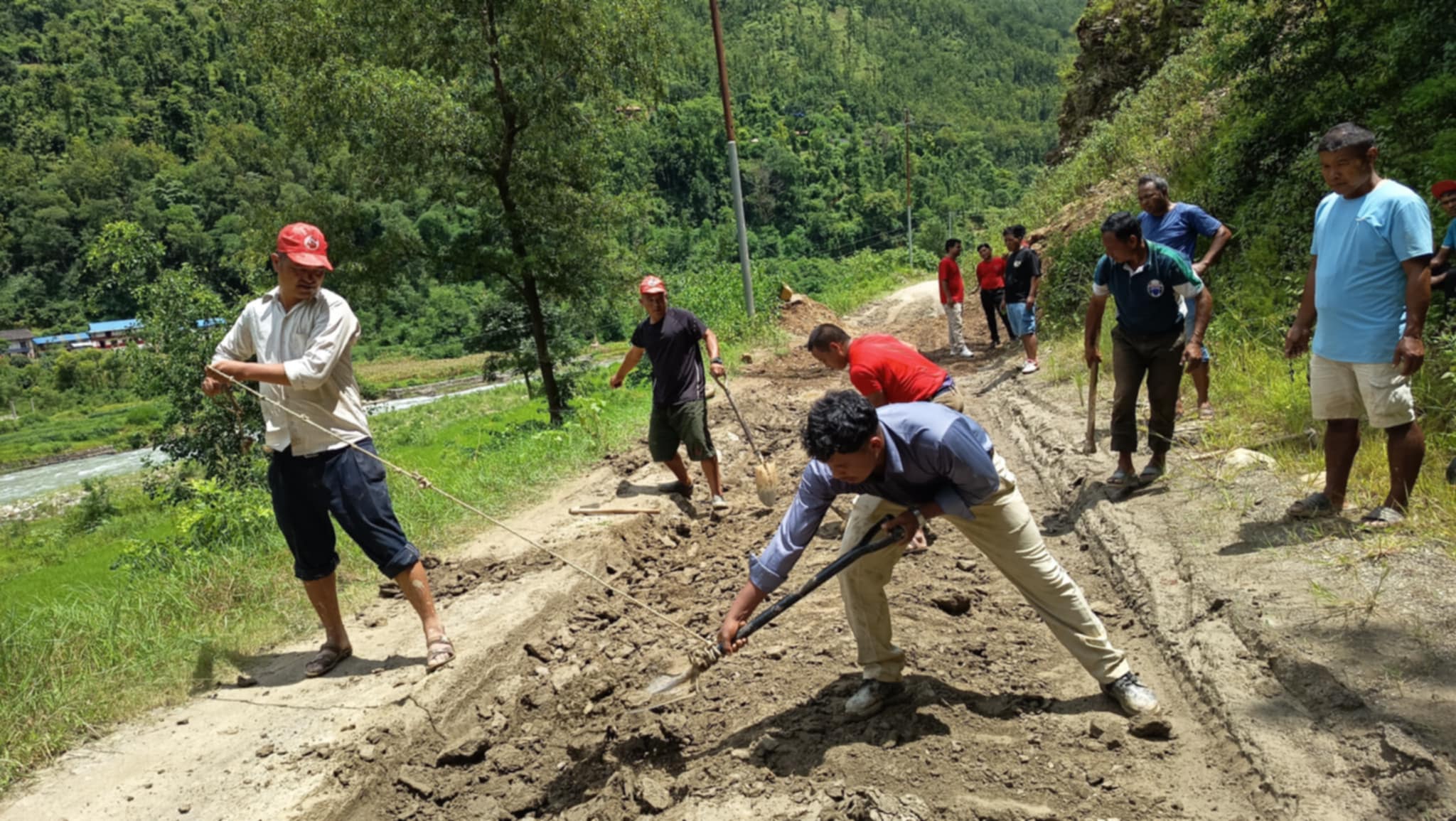 युवा सङ्गठन वाइसियल प्युठान द्धारा दम्ति बाहाने सडक मर्मत