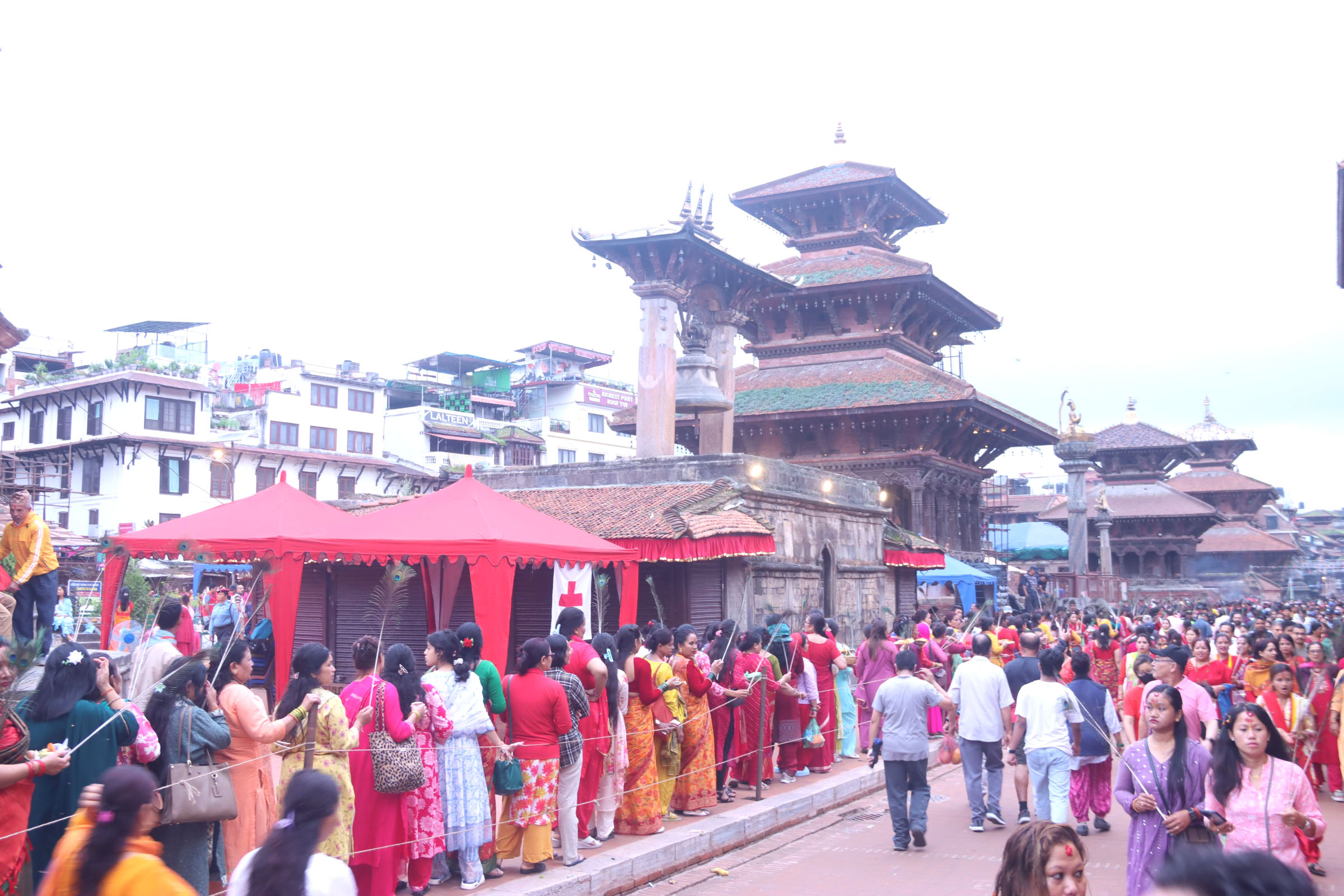 भाद्रकृष्ण अष्टमी : देशभरका श्रीकृष्णमन्दिरमा बिहानैदेखि भक्तजनको घुइँचो