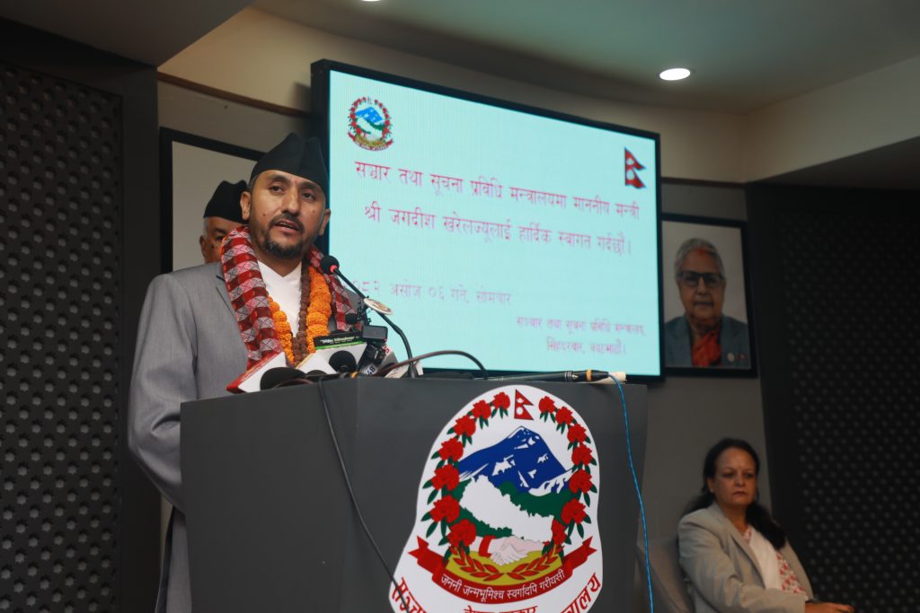 जनताले महसुस गर्ने गरी काम गर्छौं: सञ्चारमन्त्री खरेल