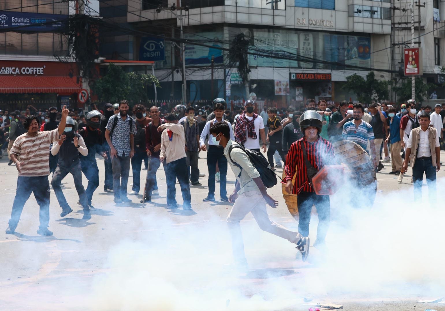 प्रहरीले माग्यो ‘जेनजी’को प्रदर्शनमा आगजानी र लुटपाट गर्नेको भिडियो