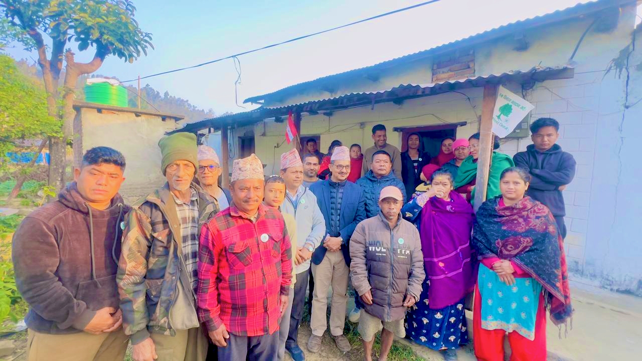 प्युठानमा एमालेका ११० जना नेता–कार्यकर्ता नेपाली कांग्रेसमा प्रवेश