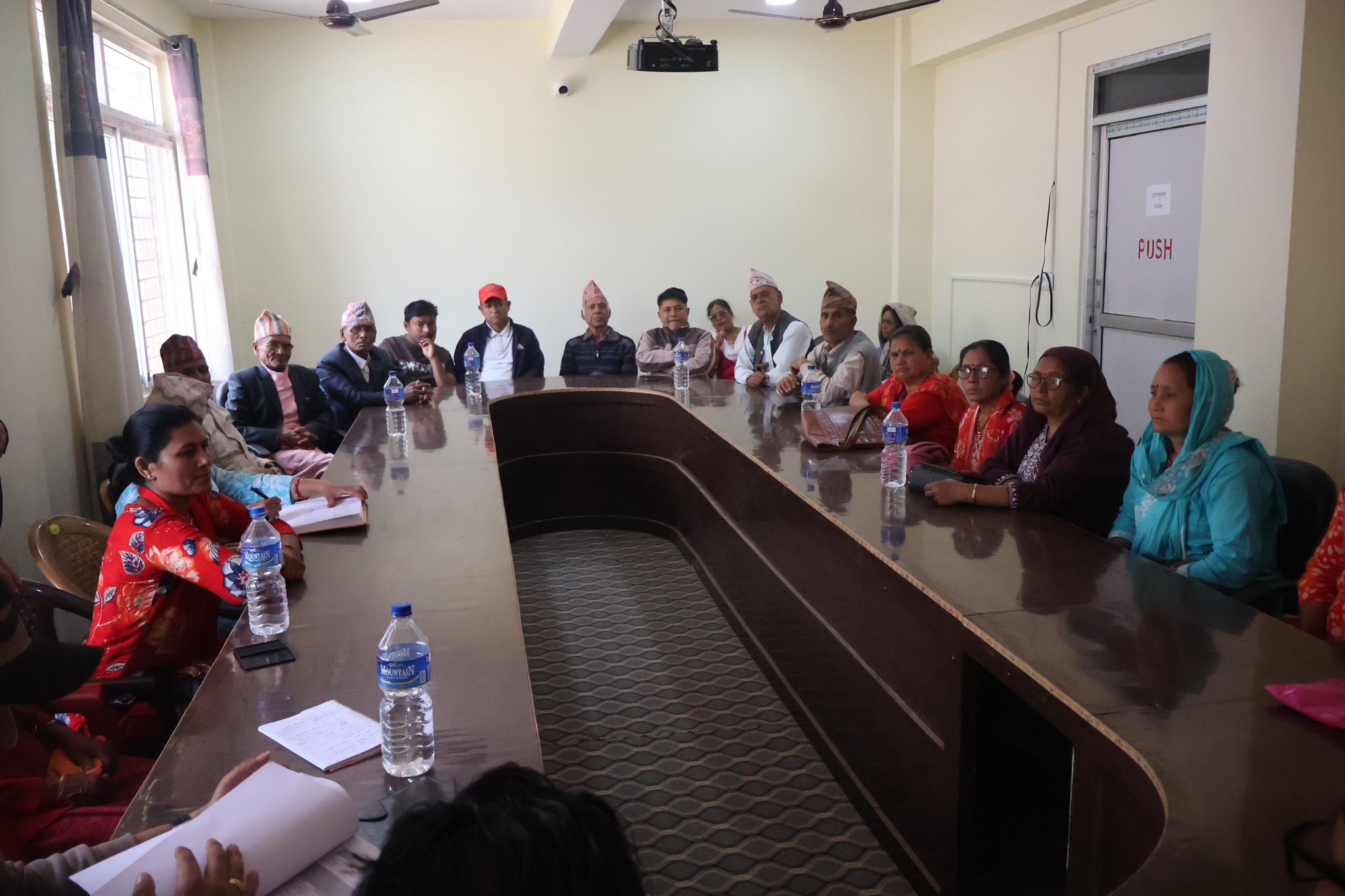 सडकको क्षेत्राधिकार भित्रका घर टहरा हटाउन झिमरुक गाउँपालिकाद्धारा आब्हान