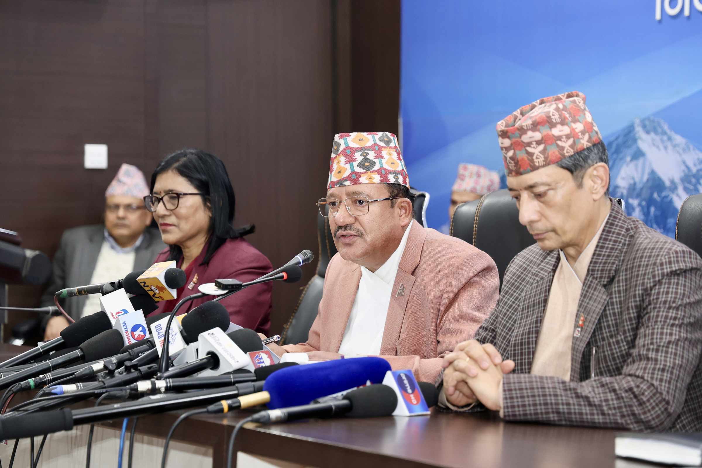 निर्वाचनमा करिब साठी प्रतिशत मत खस्योः आयोग