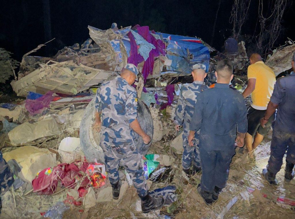 दाउन्नेमा सवारी दुर्घटना हुँदा तीन जनाको मृत्यु, १५ जना घाइते