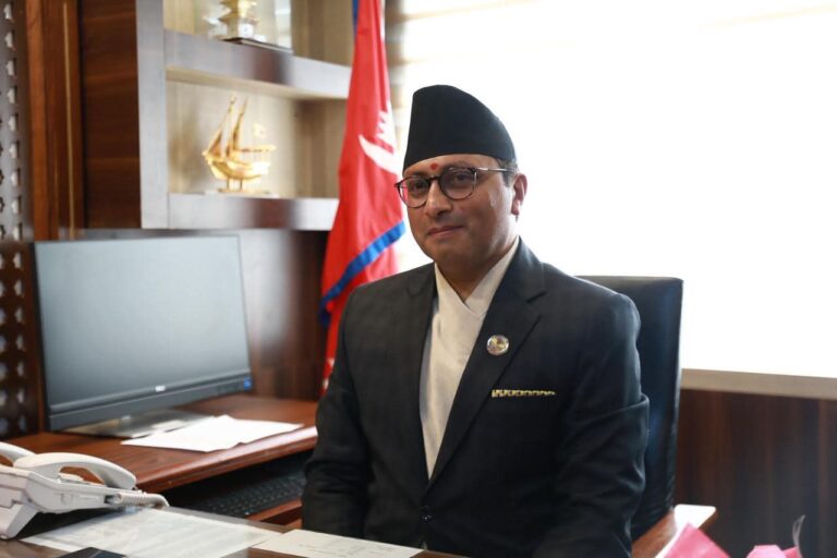 सुशासन, सेवा प्रवाह सुधार र पूर्वाधार निर्माणमा केन्द्रित हुन अर्थमन्त्री डा वाग्लेको निर्देशन