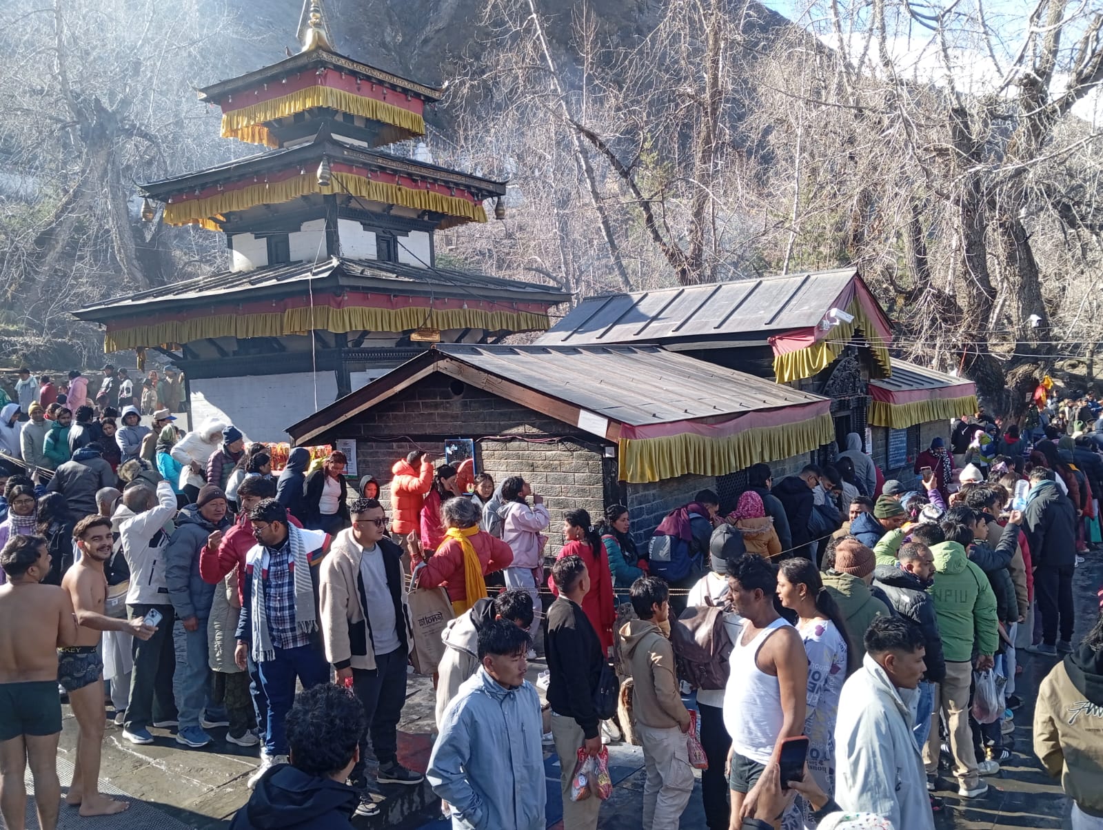 नयाँ वर्षमा बाह्र हजार बढीले गरे मुक्तिनाथको दर्शन