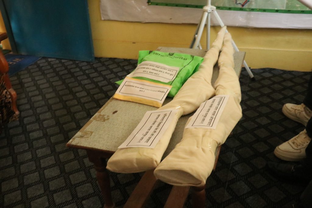 बदेर ठानेर गोलि चलाउदा किशोरको ज्यान गयो, किशोरी घाइते