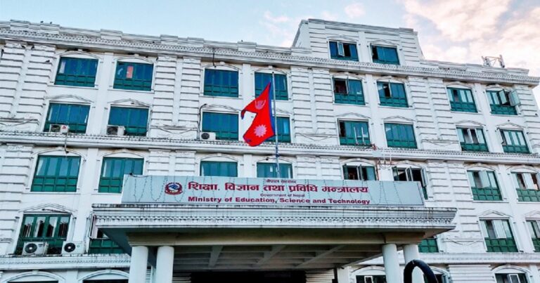 कानुन विपरित लिइएको शुल्क विद्यार्थीलाई फिर्ता गर्न शिक्षा मन्त्रालयको निर्देशन